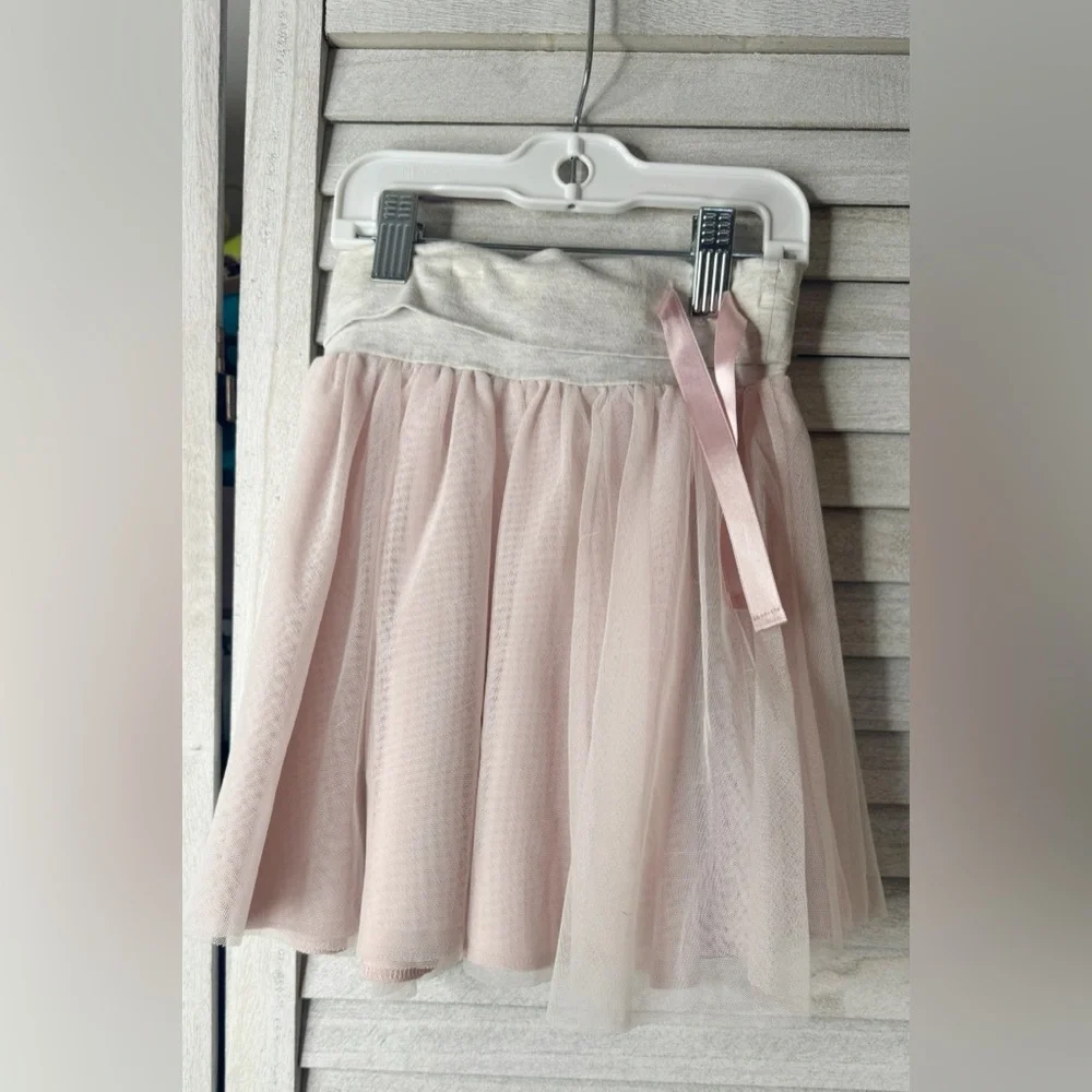 Old Navy Elegant Pink Tulle Skirt With Gray Waistband Great Condition. Size 3t